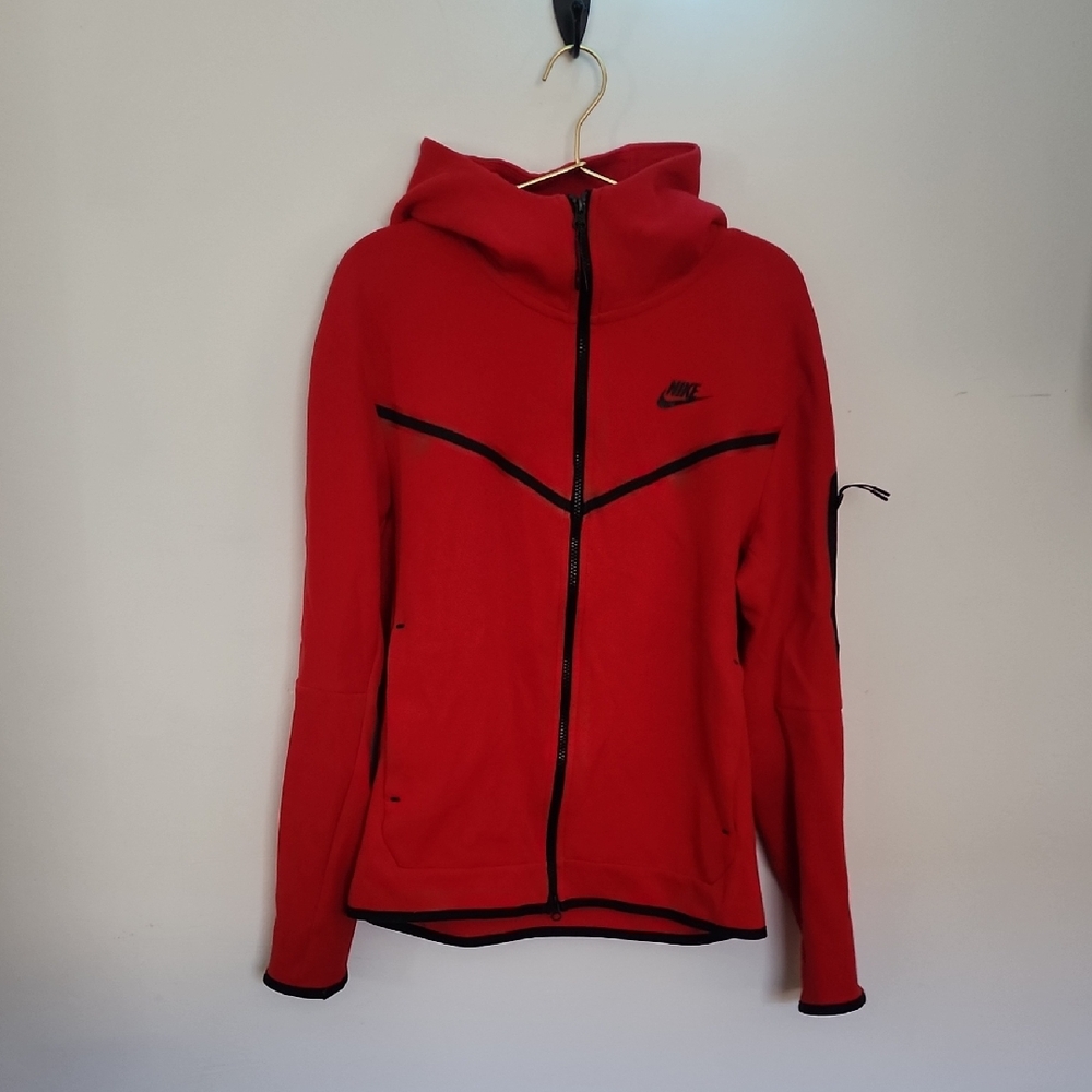 Nike Red Windrunner withils